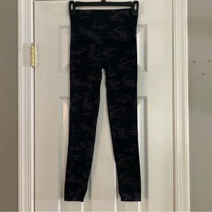 Spanx Look At Me Now Seamless Shaping Leggings Small Gray Camo Deep Navy Olive